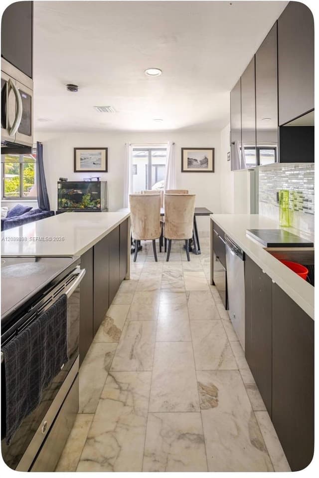 961 NE 155th Ter, North Miami Beach FL 33162 - North Miami Beach, FL - Photo 5