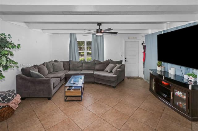 1221 NE 26th Ave, Pompano Beach FL 33062 - Pompano Beach, FL - Photo 4