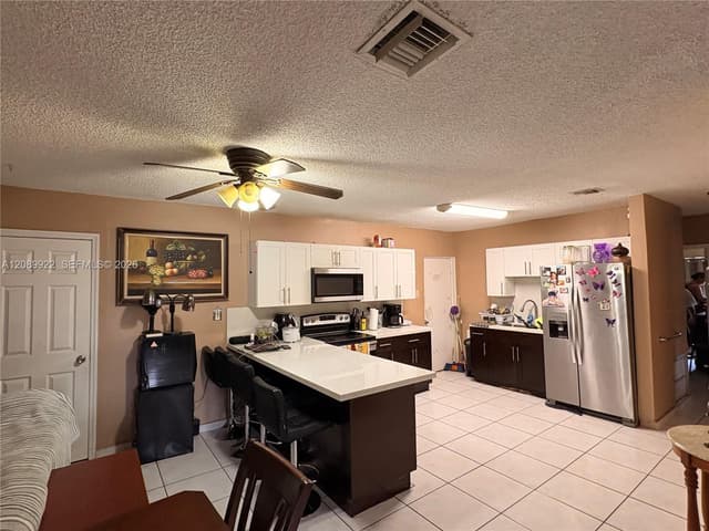 671 E 39th St, Hialeah FL 33013 - Hialeah, FL - Photo 3