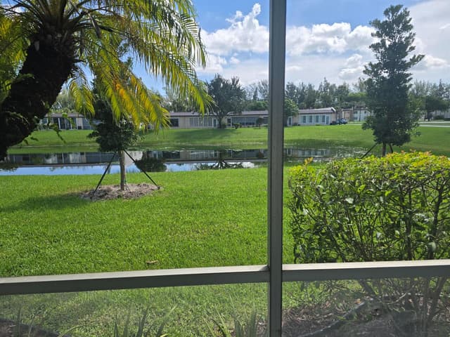 135 LAKE MERYL Drive, West Palm Beach FL 33411 - West Palm Beach, FL - Photo 2