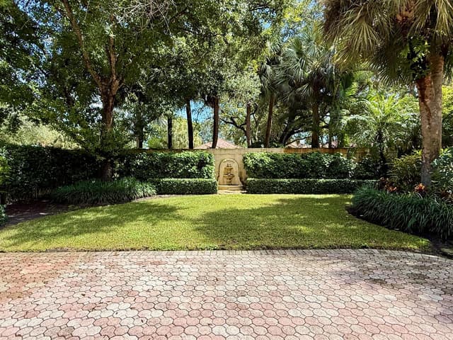 100 Winter Club Court, Palm Beach Gardens FL 33410 - Palm Beach Gardens, FL - Photo 2