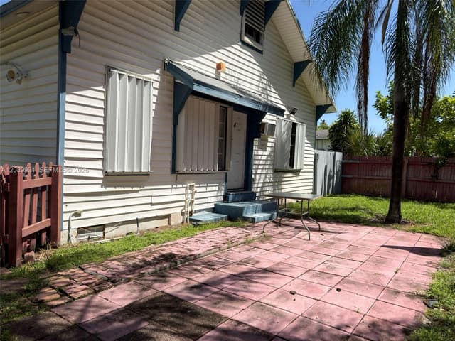 112 SE 3rd St, Hallandale Beach FL 33009 - Hallandale Beach, FL - Photo 7