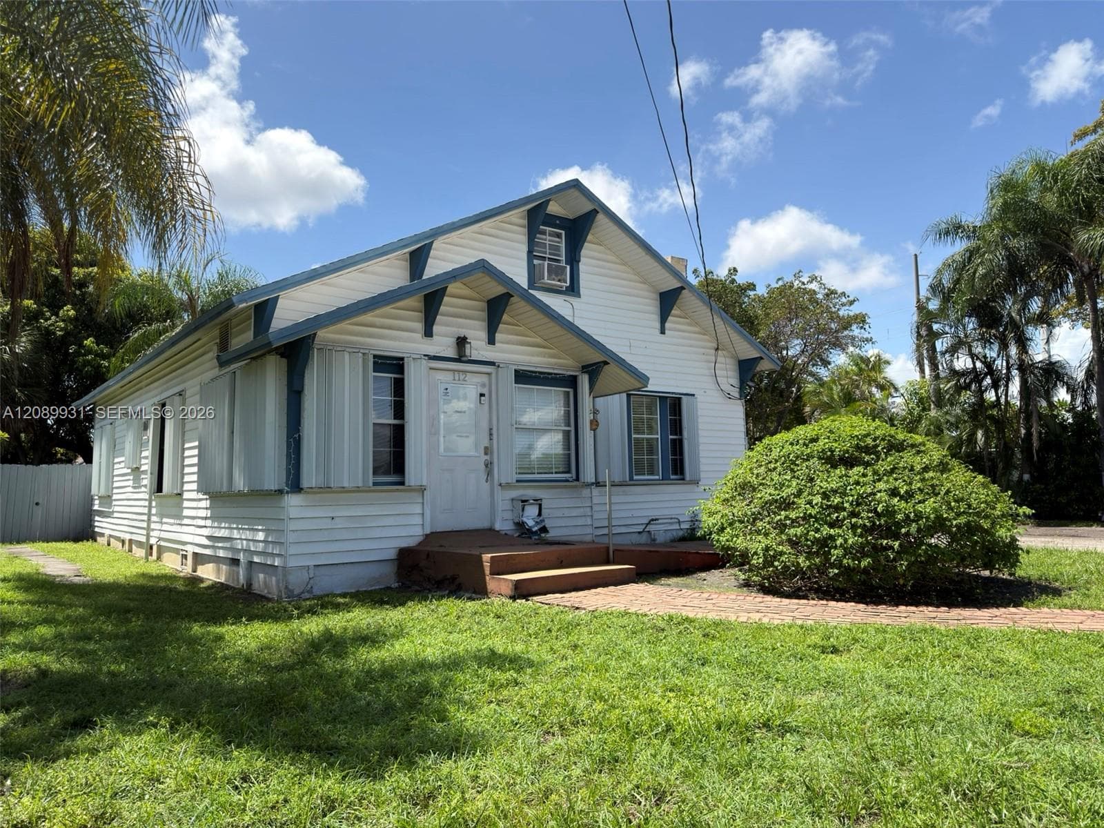 112 SE 3rd St, Hallandale Beach FL 33009 - Hallandale Beach, FL - Photo 1