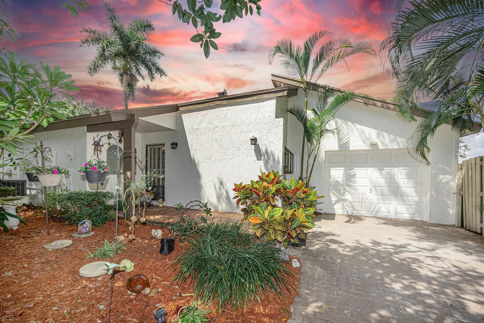 980 Rainberry Lake Drive, Delray Beach FL 33445 - Delray Beach, FL - Photo 1