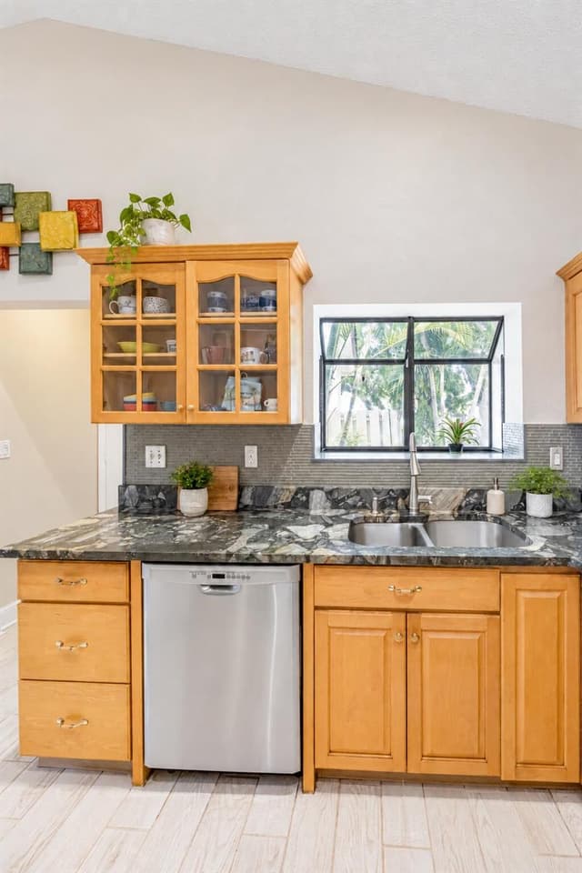 980 Rainberry Lake Drive, Delray Beach FL 33445 - Delray Beach, FL - Photo 5