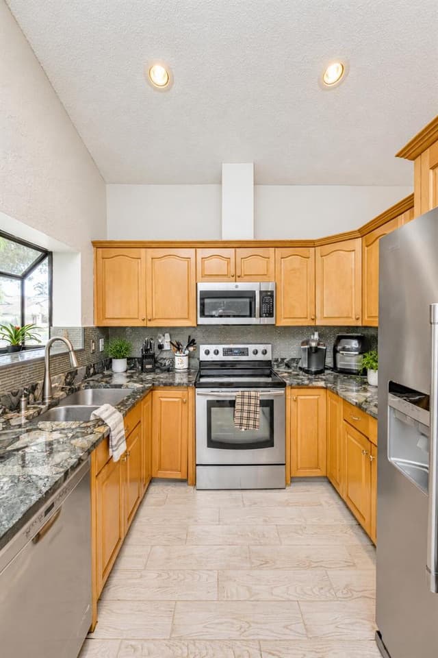 980 Rainberry Lake Drive, Delray Beach FL 33445 - Delray Beach, FL - Photo 4