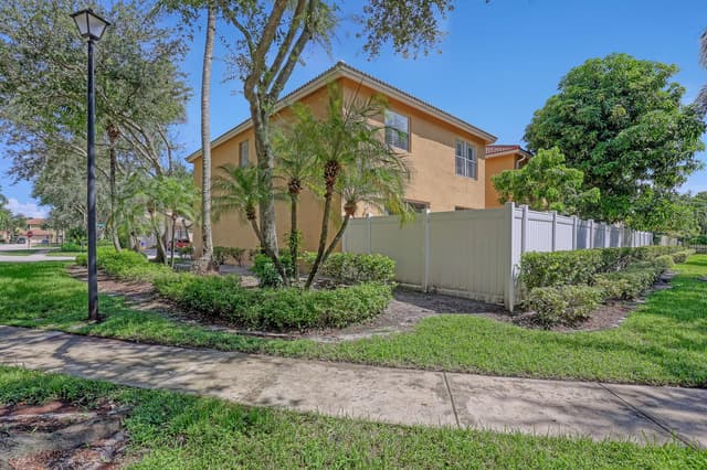 4493 Lake Tahoe Circle, West Palm Beach FL 33409 - West Palm Beach, FL - Photo 3