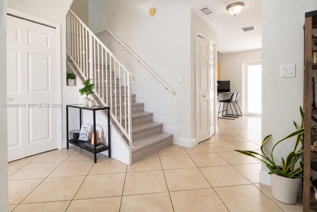 7464 NW 180th St, Hialeah FL 33015 - Hialeah, FL - Photo 6