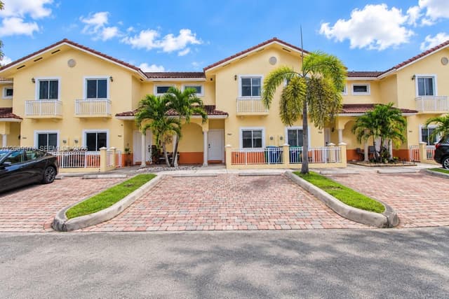 7464 NW 180th St, Hialeah FL 33015 - Hialeah, FL - Photo 3