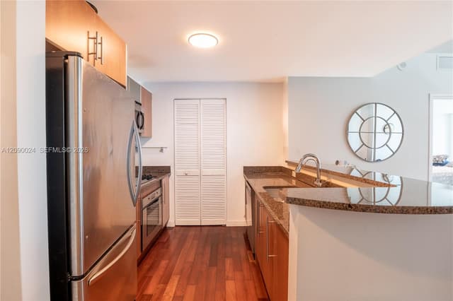 300 S Biscayne Blvd # 3504, Miami FL 33131 - Miami, FL - Photo 3