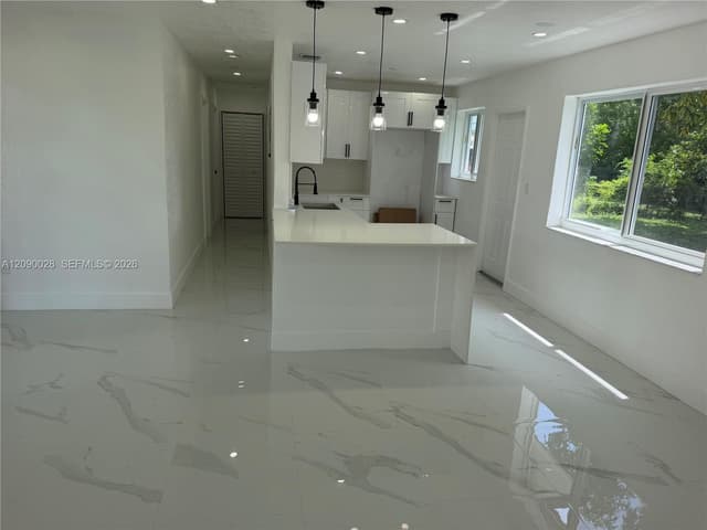 260 NE 42nd Ct, Deerfield Beach FL 33064 - Deerfield Beach, FL - Photo 2