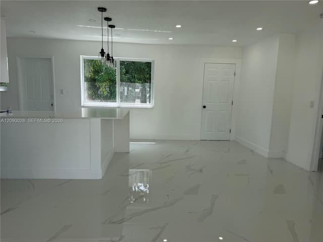 260 NE 42nd Ct, Deerfield Beach FL 33064 - Deerfield Beach, FL - Photo 3