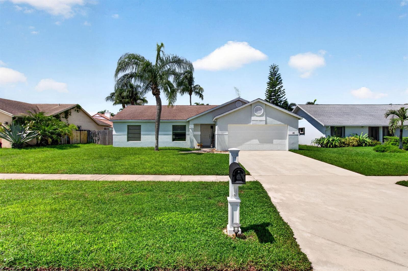 39 CEDAR Circle, Boynton Beach FL 33436 - Boynton Beach, FL - Photo 1