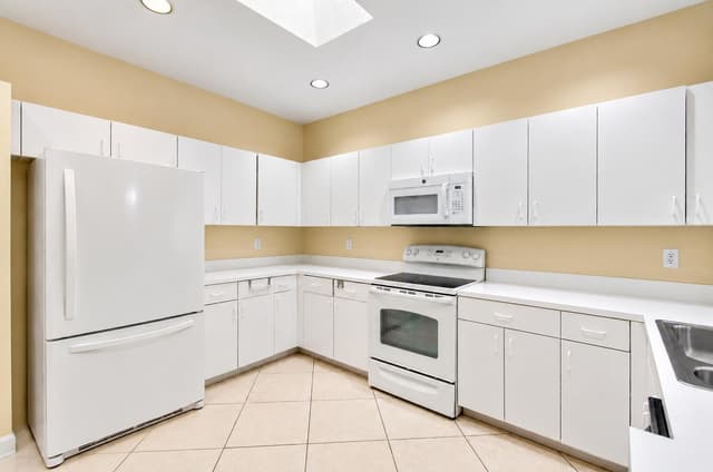 12598 Crystal Pointe Drive # B, Boynton Beach FL 33437 - Boynton Beach, FL - Photo 6