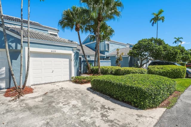 8429 WATERFORD Circle # 0, Tamarac FL 33321 - Tamarac, FL - Photo 2