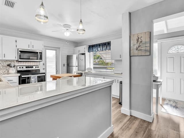 2539 CLEVELAND Street, Hollywood FL 33020 - Hollywood, FL - Photo 2