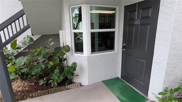 211 SW 113th Way # 211, Pembroke Pines FL 33025 - Pembroke Pines, FL - Photo 3