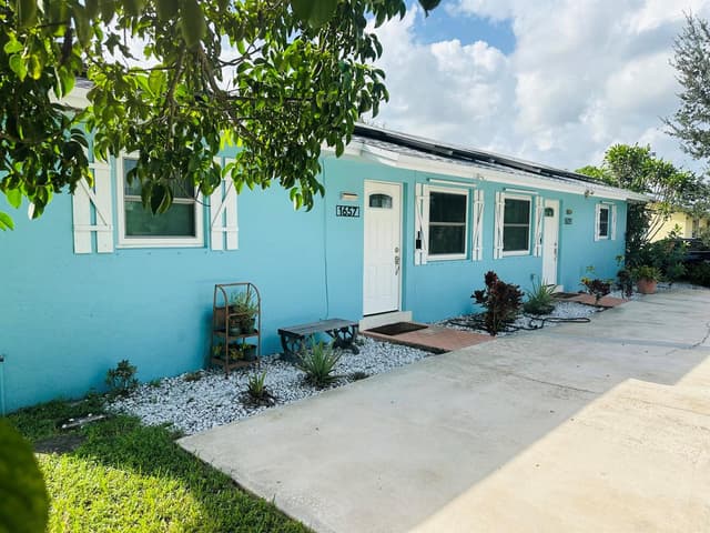 1657 MAGNOLIA Lane, West Palm Beach FL 33417 - West Palm Beach, FL - Photo 2