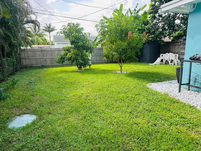 1657 MAGNOLIA Lane, West Palm Beach FL 33417 - West Palm Beach, FL - Photo 4