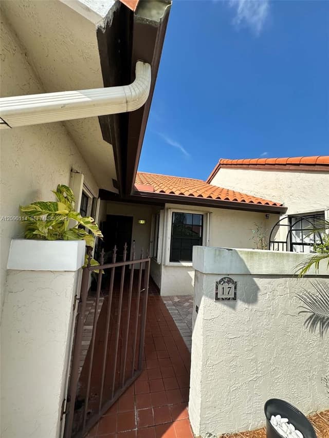 17 Columbia Ct, Deerfield Beach FL 33442 - Deerfield Beach, FL - Photo 2