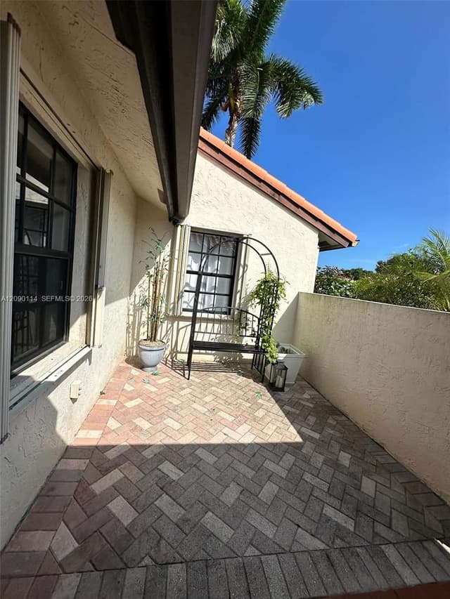 17 Columbia Ct, Deerfield Beach FL 33442 - Deerfield Beach, FL - Photo 4