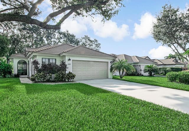 165 SHERWOOD FOREST Drive, Delray Beach FL 33445 - Delray Beach, FL - Photo 2