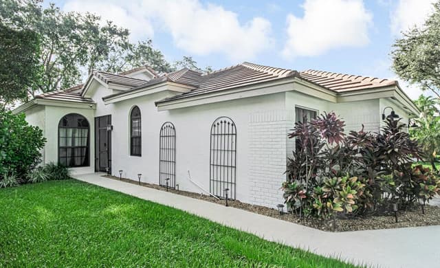 165 SHERWOOD FOREST Drive, Delray Beach FL 33445 - Delray Beach, FL - Photo 4