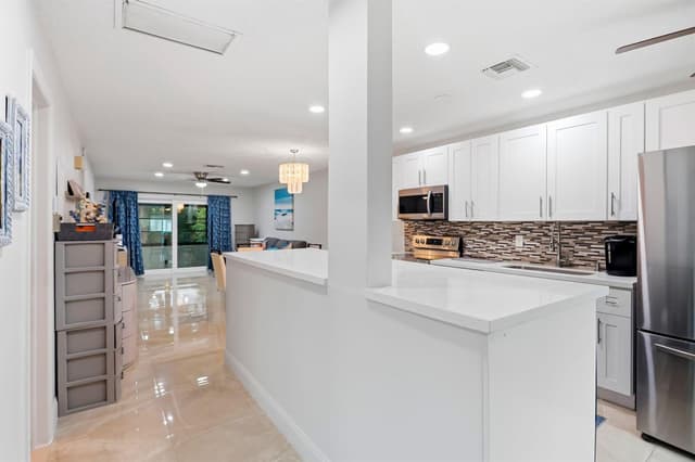 13984 VIA FLORA # C, Delray Beach FL 33484 - Delray Beach, FL - Photo 2
