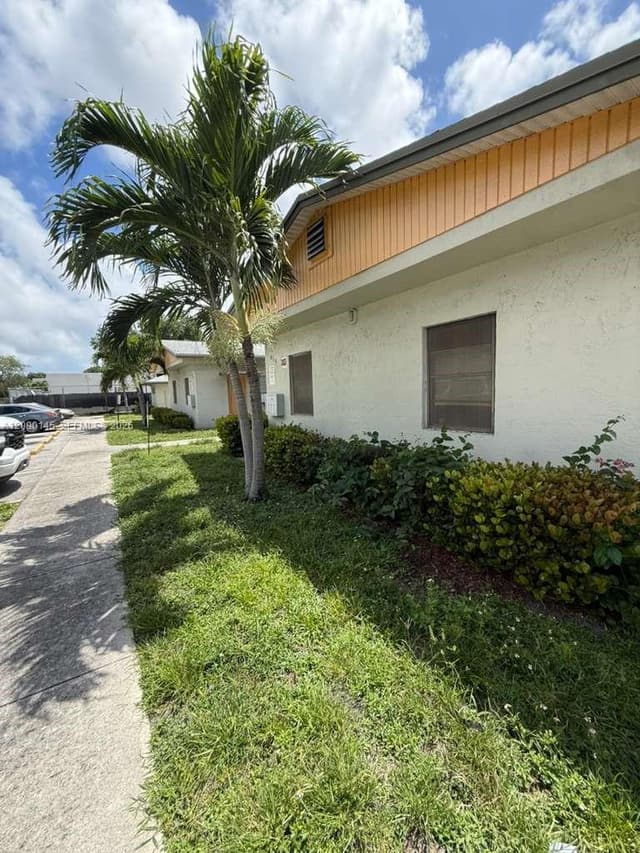 615-619 NW 11th Ave, Fort Lauderdale FL 33311 - Fort Lauderdale, FL - Photo 2