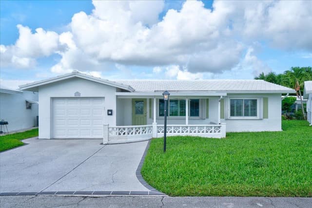 2198 SW 12th Avenue, Boynton Beach FL 33426 - Boynton Beach, FL - Photo 2