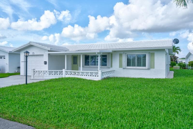 2198 SW 12th Avenue, Boynton Beach FL 33426