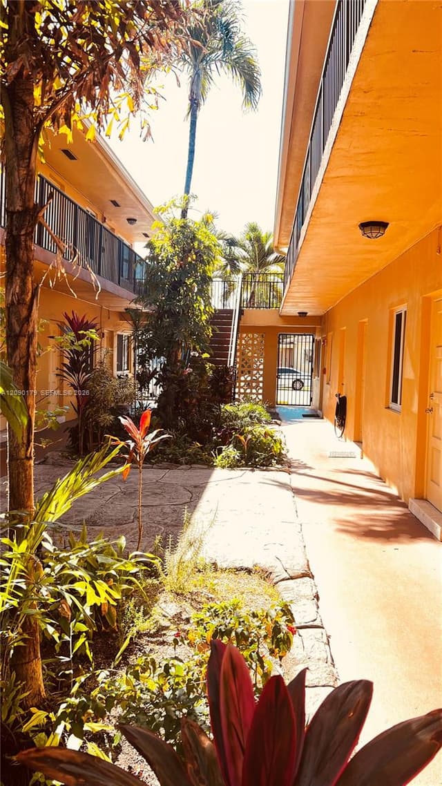 1733 Mayo St # 11, Hollywood FL 33020 - Hollywood, FL - Photo 3