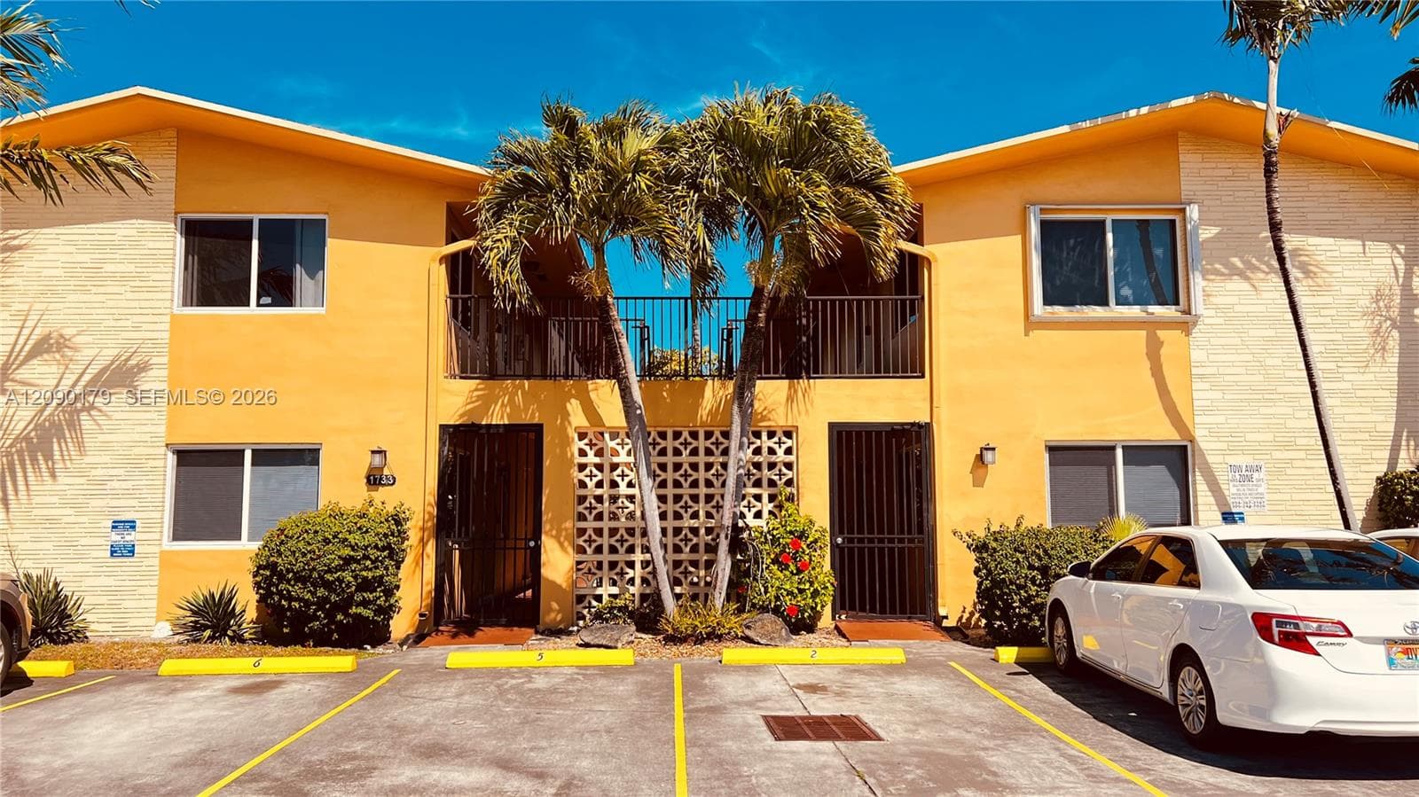 1733 Mayo St # 11, Hollywood FL 33020