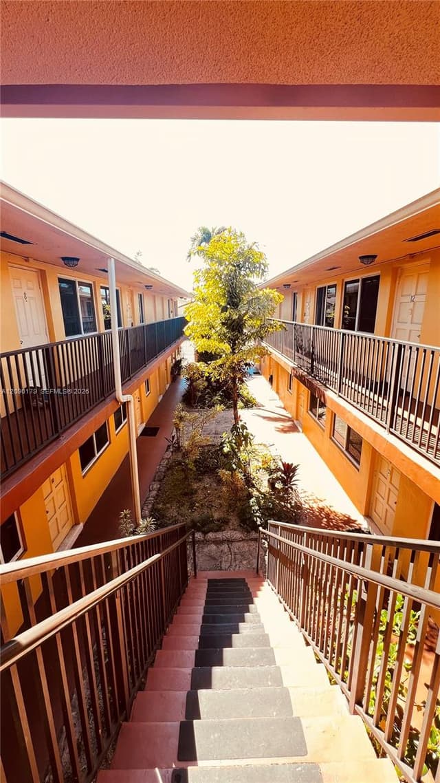 1733 Mayo St # 11, Hollywood FL 33020 - Hollywood, FL - Photo 5