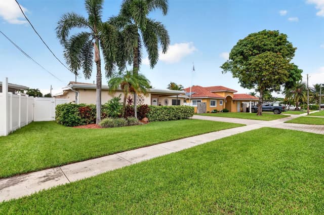 943 NAUTILUS Isle, Dania Beach FL 33004 - Dania Beach, FL - Photo 3
