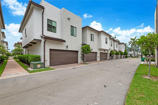 4605 NW 83rd Path, Doral FL 33166 - Doral, FL - Photo 7