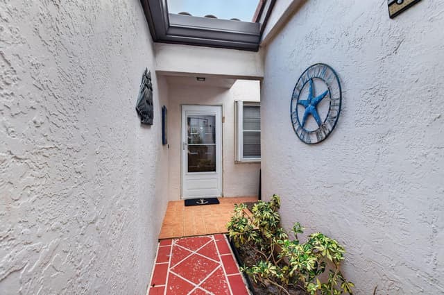 6427 Pointe Pleasant Circle, Delray Beach FL 33484 - Delray Beach, FL - Photo 3