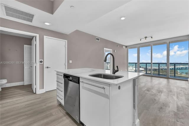 888 Biscayne Blvd # 1710, Miami FL 33132 - Miami, FL - Photo 3