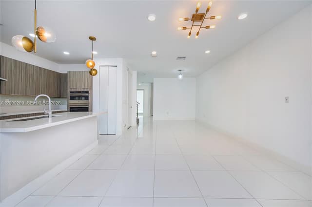 10365 NW 66th St, Doral FL 33178 - Doral, FL - Photo 5