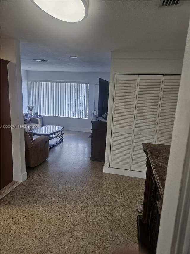 5318 W 4th Ln, Hialeah FL 33012 - Hialeah, FL - Photo 3