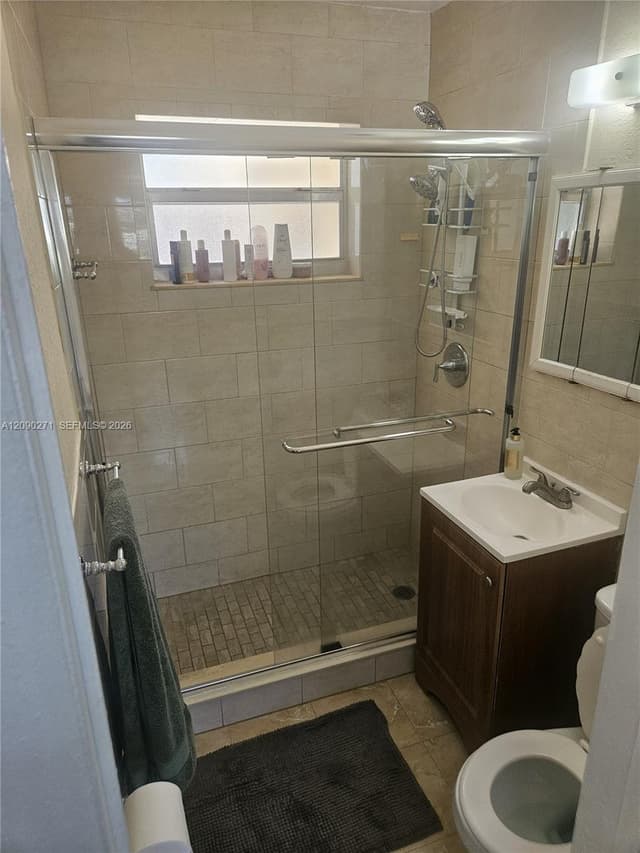 5318 W 4th Ln, Hialeah FL 33012 - Hialeah, FL - Photo 5