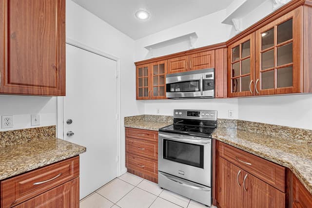 11031 PERIWINKLE Lane, Tamarac FL 33321 - Tamarac, FL - Photo 2