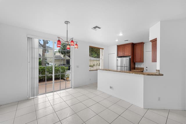11031 PERIWINKLE Lane, Tamarac FL 33321 - Tamarac, FL - Photo 6