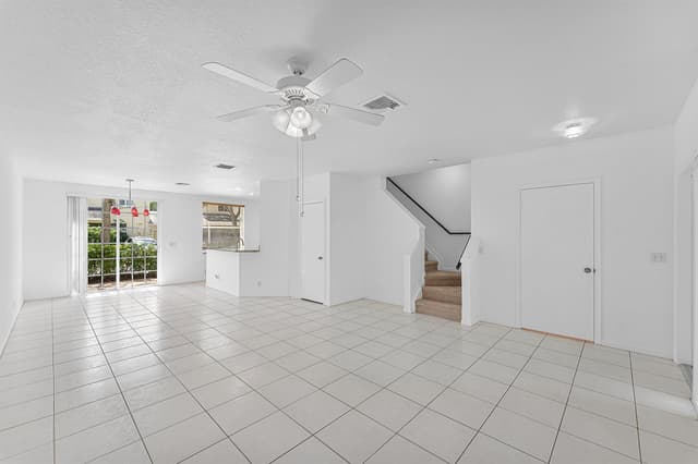 11031 PERIWINKLE Lane, Tamarac FL 33321 - Tamarac, FL - Photo 7