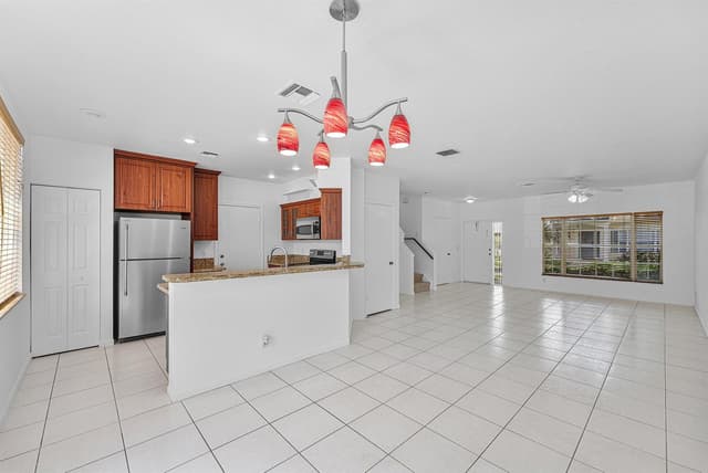 11031 PERIWINKLE Lane, Tamarac FL 33321 - Tamarac, FL - Photo 5