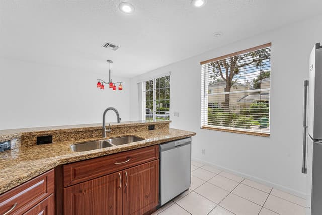 11031 PERIWINKLE Lane, Tamarac FL 33321 - Tamarac, FL - Photo 4