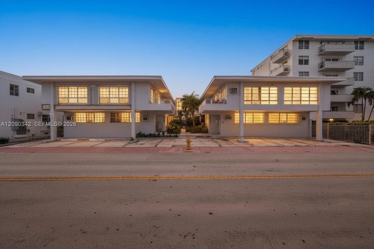 8010 Tatum Waterway Dr # 5, Miami Beach FL 33141