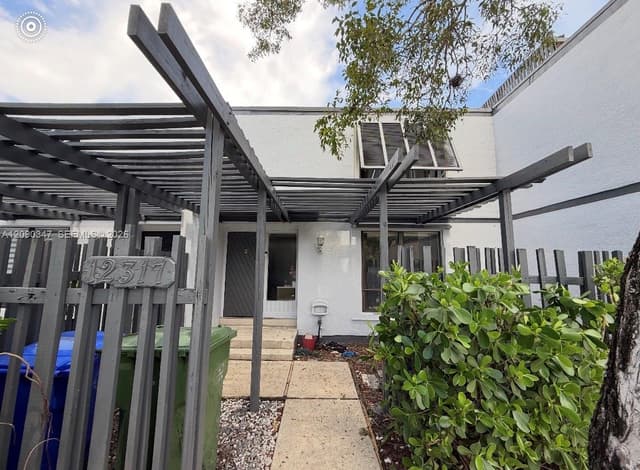 12317 NW 11th St, Pembroke Pines FL 33026 - Pembroke Pines, FL - Photo 2