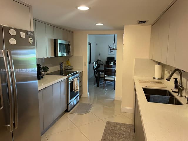 19505 E Lake Dr, Hialeah FL 33015 - Hialeah, FL - Photo 7