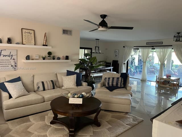19505 E Lake Dr, Hialeah FL 33015 - Hialeah, FL - Photo 4